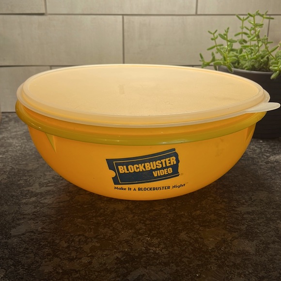 Tupperware Kitchen 26 Cup Vintage Blockbuster Popcorn Bowl This Is